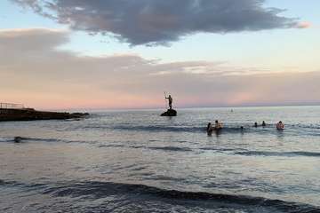  La Luna llena se cuela entre las piernas de Neptuno (Foto TA)