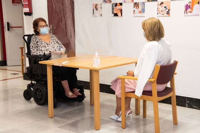 Visita a un interno de los centros sociosanitarios de El Cabildo (Foto TA)