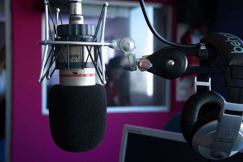 Micrófono de un estudio de radio (Foto TA)