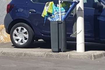  La limpieza brilla por su ausencia en el entorno de la playa de Los Palos, en La Garita (Foto TA)