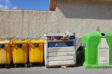  La limpieza brilla por su ausencia en el entorno de la playa de Los Palos, en La Garita (Foto TA)