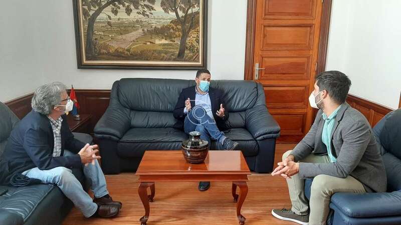 Momento de la reunión del alcalde con Juan José Pérez y Jorge Hernández Duarte (Foto TA)