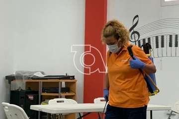 La sociedad cultural El Tabaibal desinfecta sus instalaciones de cara a su reapertura (Foto TA)