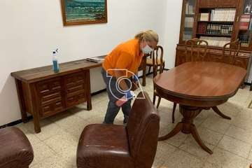 La sociedad cultural El Tabaibal desinfecta sus instalaciones de cara a su reapertura (Foto TA)