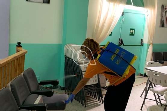 La sociedad cultural El Tabaibal desinfecta sus instalaciones de cara a su reapertura (Foto TA)