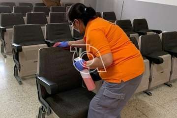 La sociedad cultural El Tabaibal desinfecta sus instalaciones de cara a su reapertura (Foto TA)