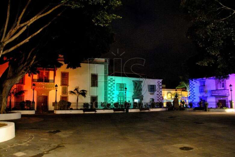 Imagen captada esta noche en la plaza de San Juan (Foto TA)