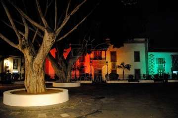 Igualdad ilumina edificios municipales con los colores de la bandera LGTBIQ con motivo del Día del Orgullo (Foto TA)