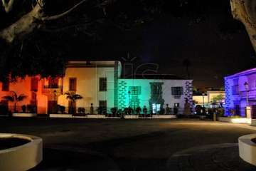 Igualdad ilumina edificios municipales con los colores de la bandera LGTBIQ con motivo del Día del Orgullo (Foto TA)