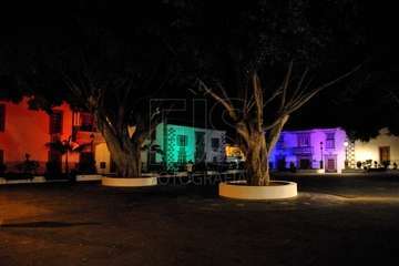 Igualdad ilumina edificios municipales con los colores de la bandera LGTBIQ con motivo del Día del Orgullo (Foto TA)