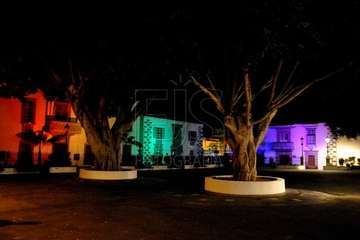Igualdad ilumina edificios municipales con los colores de la bandera LGTBIQ con motivo del Día del Orgullo (Foto TA)