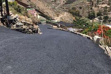 Satisfacción vecinal en La Solana por las obras de asfaltado de varios caminos (Foto TA)