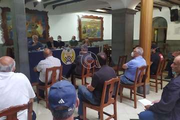Asamblea general de socios de El Casino celebrada este lunes (Foto TA)