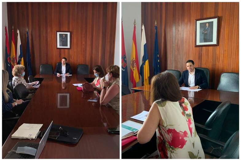 El alcalde de Telde, Héctor Suárez, con miembros del colectivo Charter 100 Gran Canaria (Foto TA)