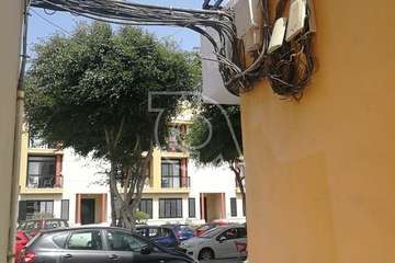 Peligroso enjambre de cables en Salinetas (Foto TA)