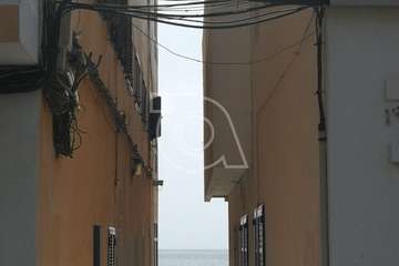 Peligroso enjambre de cables en Salinetas (Foto TA)