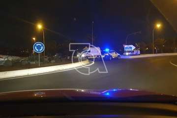 Última Hora: Un turismo se empotra contra la rotonda de Las Tazas, en Telde (Foto TA)