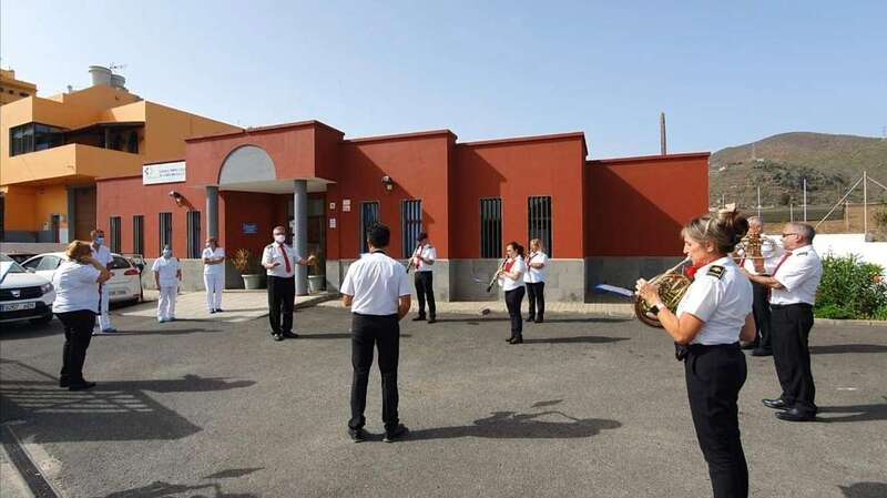 Concierto de la Banda Municipal a los profesionales del consultorio médico/TA.