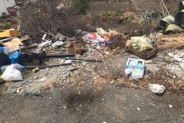 Malestar en Caserones Altos por la retirada del punto de recogida cerca de la plaza/TA.