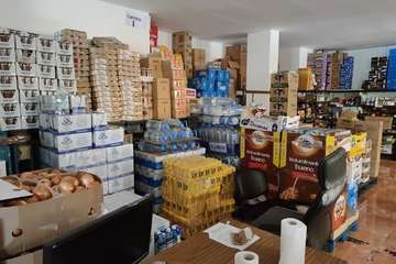 El reparto de alimentos a unas 700 familias de Jinámar, en el aire por 4.000 euros/TA.