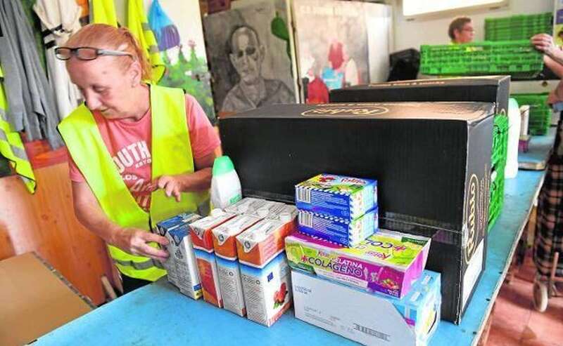 Imagen de archivo de un reparto de alimentos en la sede de la asociación Guaxayra/Juan Carlos Alonso-C7.