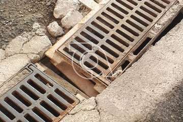 Una rejilla en mal estado da el 'sorondongo' en Lomo Cementerio/TA.