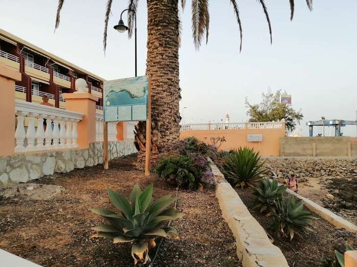 Imagen de una zona ajardinada del paseo marítimo de Telde, en el tramo de Taliarte (Foto TA)