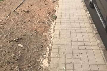  La calle Torricelli, en Casas Nuevas, patrón de la suciedad/TA.