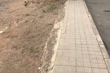  La calle Torricelli, en Casas Nuevas, patrón de la suciedad/TA.