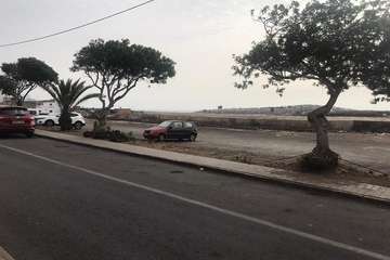  La calle Torricelli, en Casas Nuevas, patrón de la suciedad/TA.