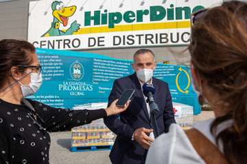 Global entrega en Telde 24 toneladas de alimentos recaudadas por 'La Guagua de la Promesa'/TA.