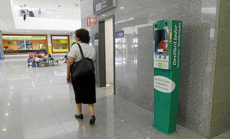 Desfibrilador en el aeropuerto español/TA.