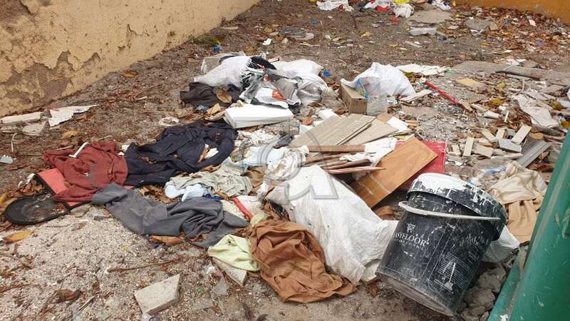 Estercolero en la calle de Juan Negrín/TA.