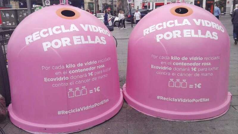 Contenedores rosas de la campaña Recicla por ellas/TA.