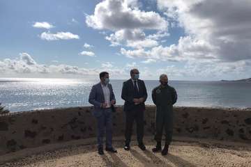 El alcalde de Telde visita Gando para conocer los entrenamientos del Ocean Sky 2020/TA