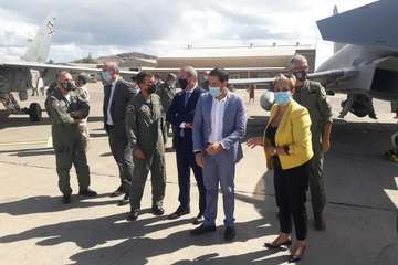 El alcalde de Telde visita Gando para conocer los entrenamientos del Ocean Sky 2020/TA