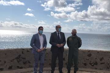El alcalde de Telde visita Gando para conocer los entrenamientos del Ocean Sky 2020/TA