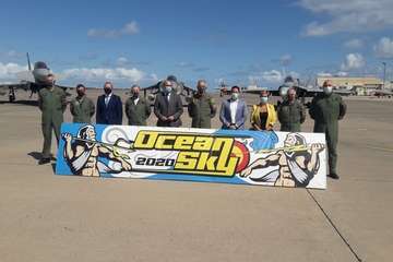 El alcalde de Telde visita Gando para conocer los entrenamientos del Ocean Sky 2020/TA