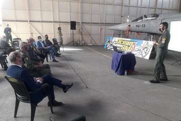 El alcalde de Telde visita Gando para conocer los entrenamientos del Ocean Sky 2020/TA