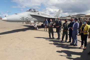 El alcalde de Telde visita Gando para conocer los entrenamientos del Ocean Sky 2020/TA