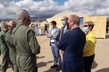 El alcalde de Telde visita Gando para conocer los entrenamientos del Ocean Sky 2020/TA