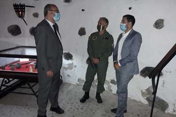 El alcalde de Telde visita Gando para conocer los entrenamientos del Ocean Sky 2020/TA