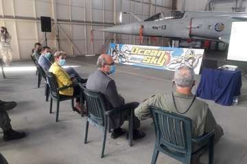 El alcalde de Telde visita Gando para conocer los entrenamientos del Ocean Sky 2020/TA