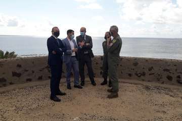 El alcalde de Telde visita Gando para conocer los entrenamientos del Ocean Sky 2020/TA