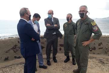 El alcalde de Telde visita Gando para conocer los entrenamientos del Ocean Sky 2020/TA