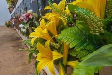 La pandemia merma la visita de familiares a los cementerios de Telde para rendir homenaje a sus difuntos/TA.