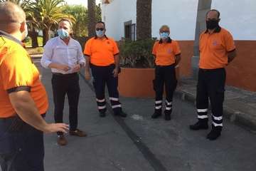 La pandemia merma la visita de familiares a los cementerios de Telde para rendir homenaje a sus difuntos/TA.