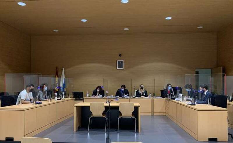 Imagen de la vista. A la izquierda, el condenado/C7.