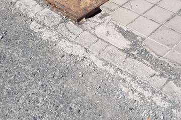 Desperfectos de la calle de Gardenia/TA.