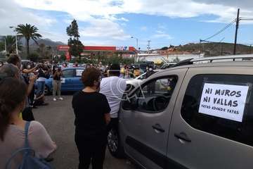  Concentración en Telde por los derechos de los inmigrantes bajo el lema 'Papeles para tod@s'/TA.